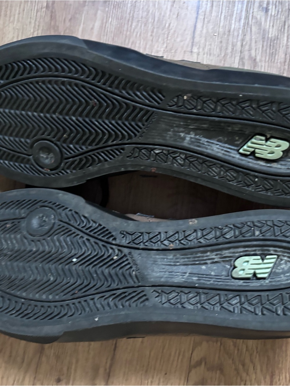 New Balance 272 Olive Green and Black Men’s Casual Sneakers - Picture 3 of 3
